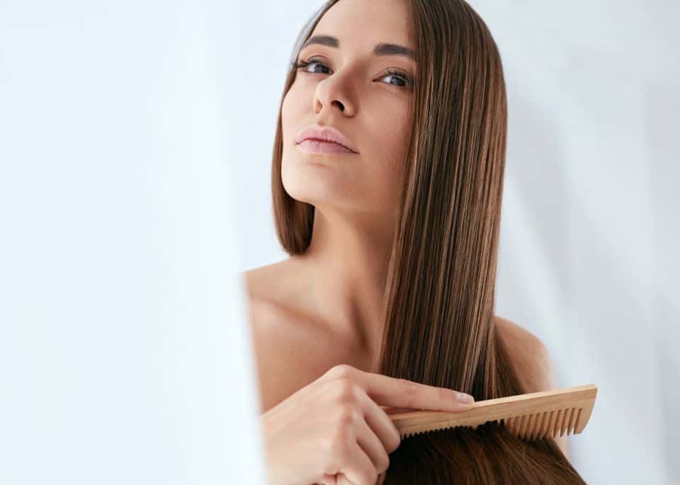 Capelli lisci: cura e consigli